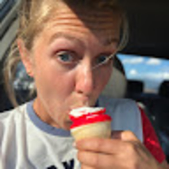 Meet your Posher, Cassandra - Picture 1 of 1